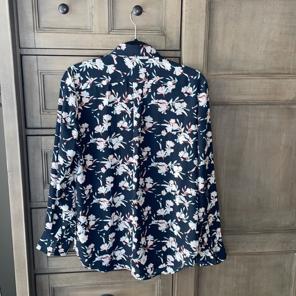 Banana Republic blouse, size medium - Picture 3 of 6